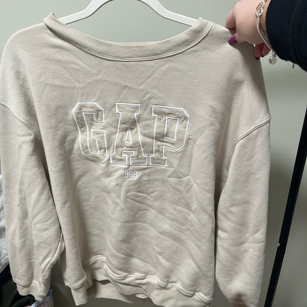 GAP Cream Fleece Pullover - Picture 2 of 4